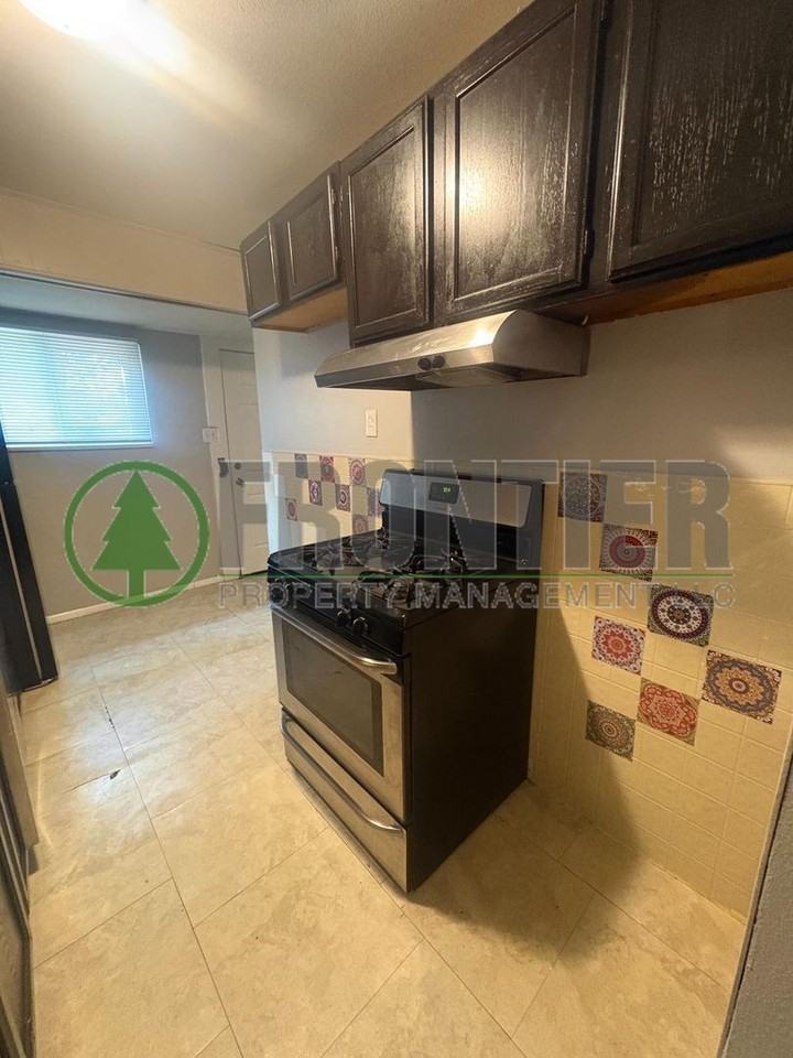 159 Ben Nevis Rd - Photo 7 of 14
