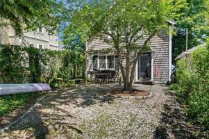 featured image of 2 Lasalle Pl