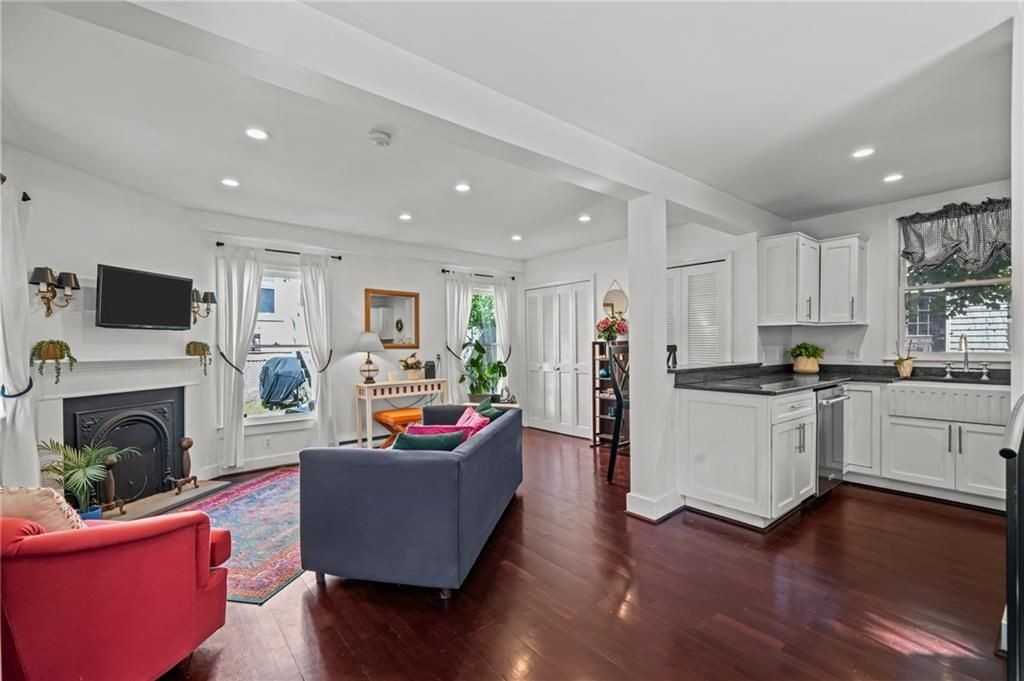 2 Lasalle Pl - Photo 3 of 21