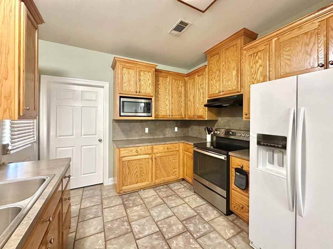 10211 Webb Rd - Photo 7 of 25