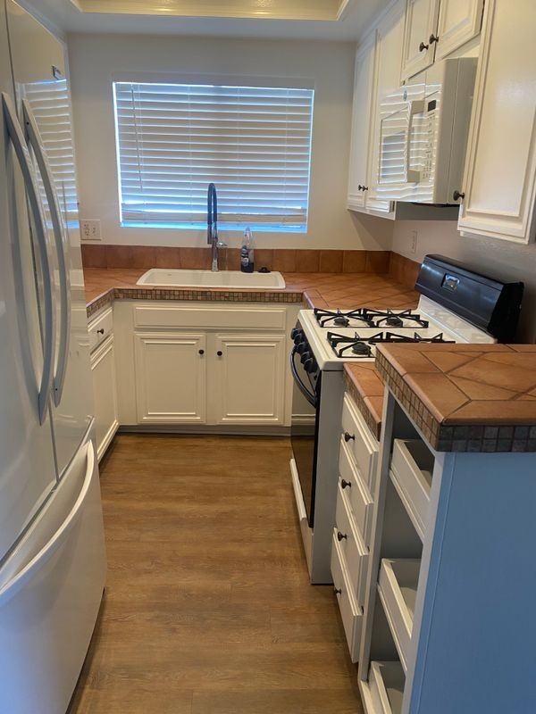 1136 Acadia Pl - Photo 4 of 11