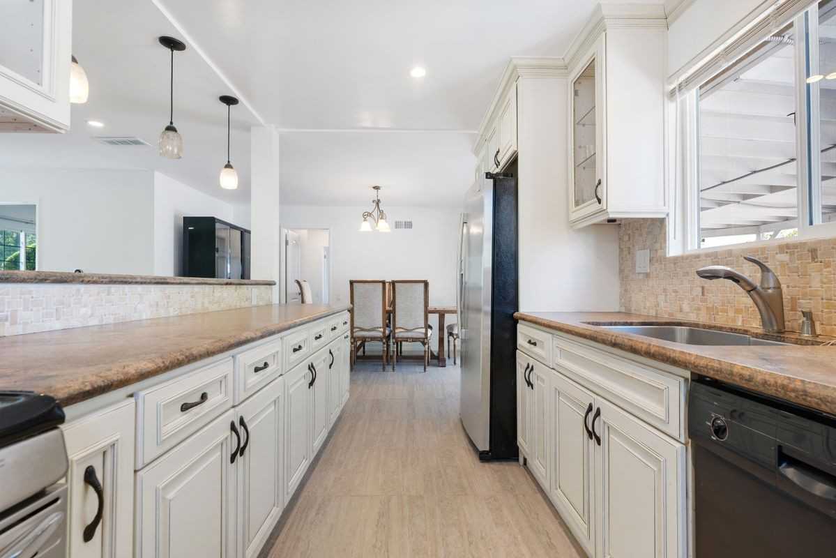 23957 Vanowen St - Photo 4 of 7