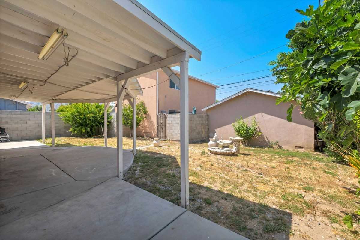 23957 Vanowen St - Photo 6 of 7