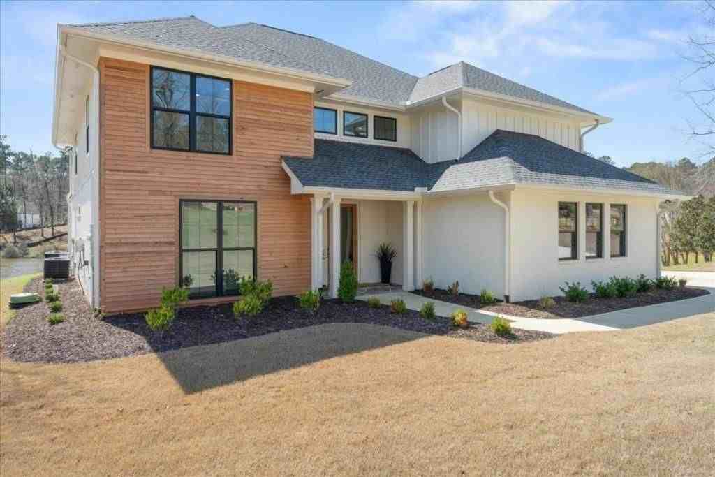 1270 Glen Eagle Dr - Photo 2 of 50