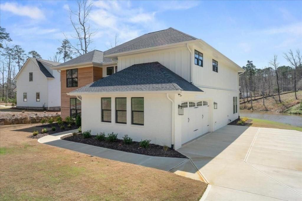 1270 Glen Eagle Dr - Photo 3 of 50
