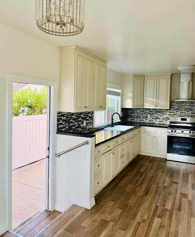 2149 Greenfield Ave - Photo 7 of 14