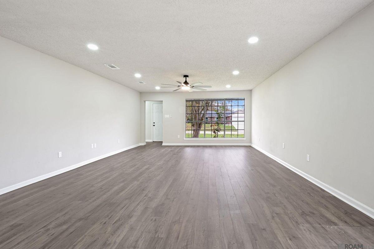 8724 Metairie Dr - Photo 2 of 16
