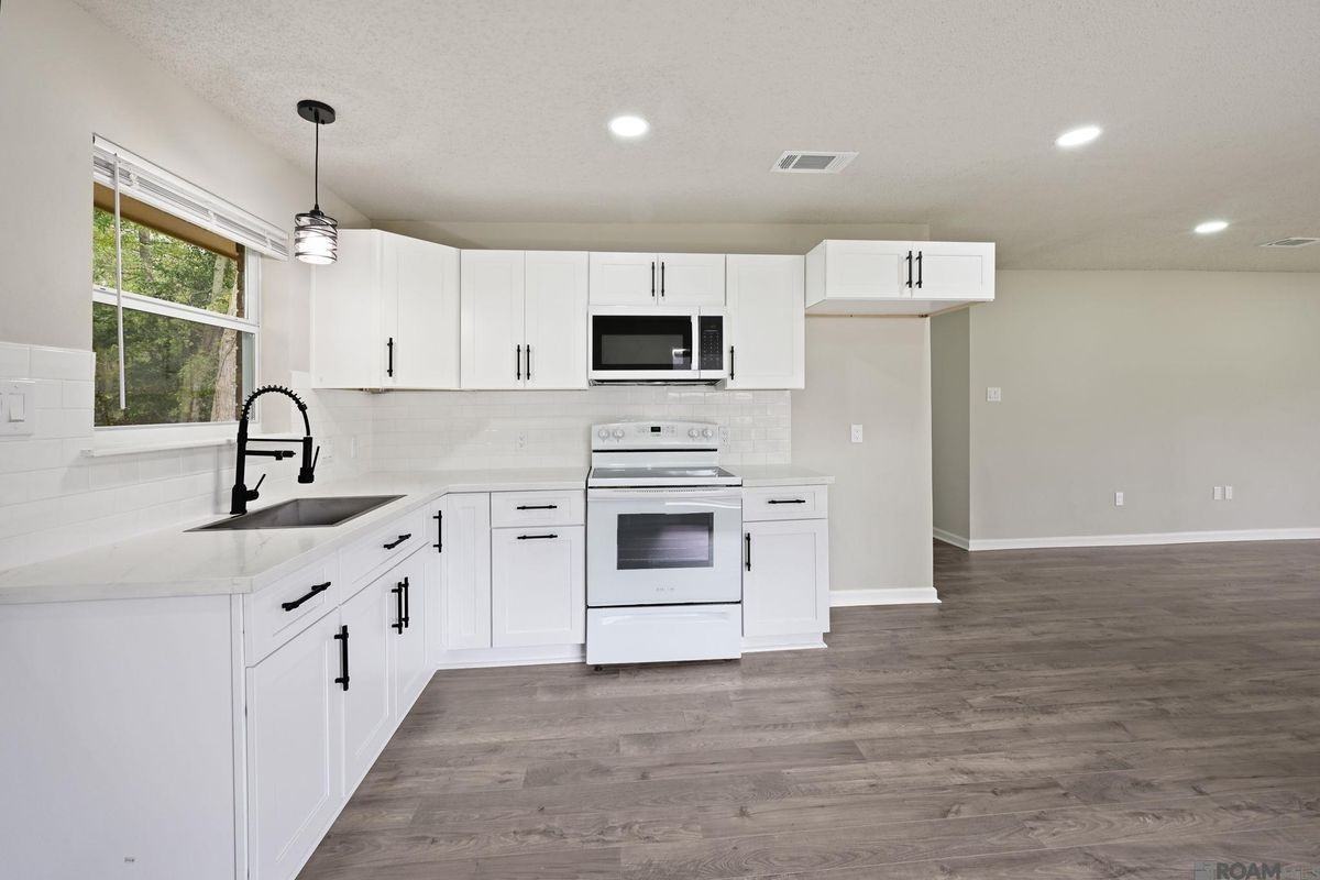 8724 Metairie Dr - Photo 3 of 16