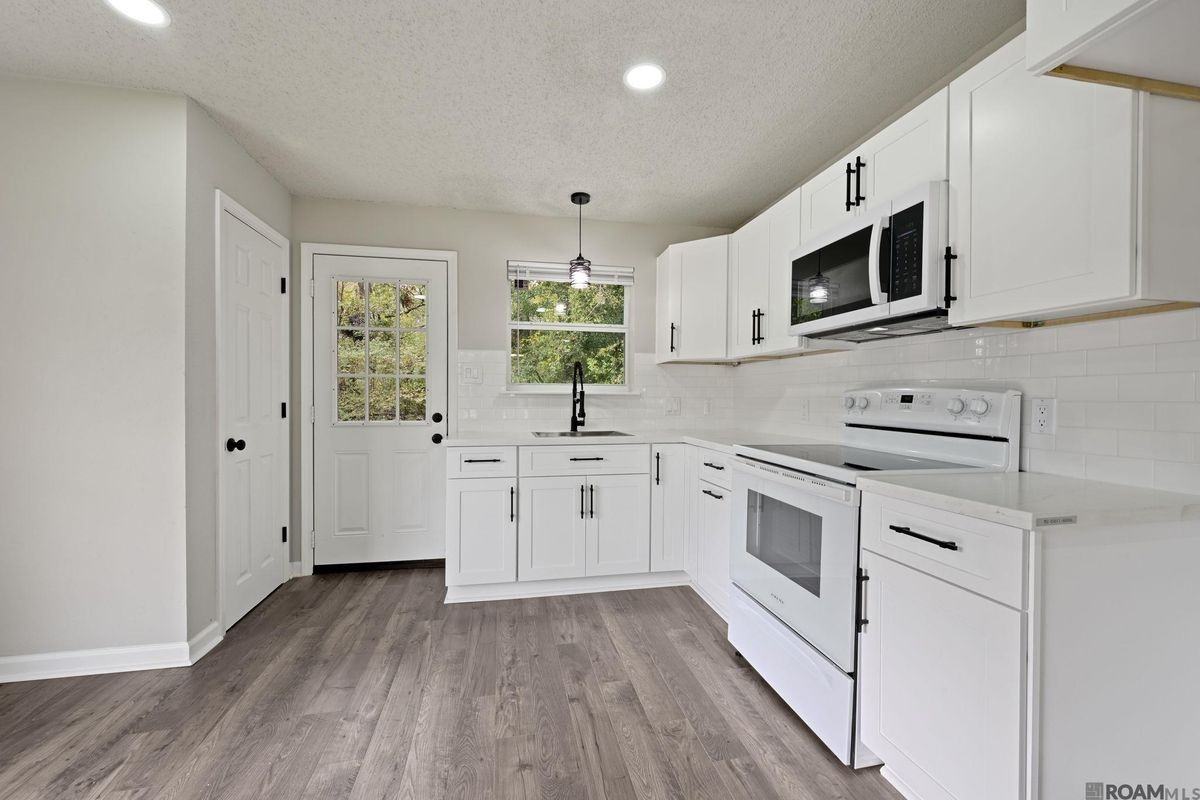 8724 Metairie Dr - Photo 4 of 16