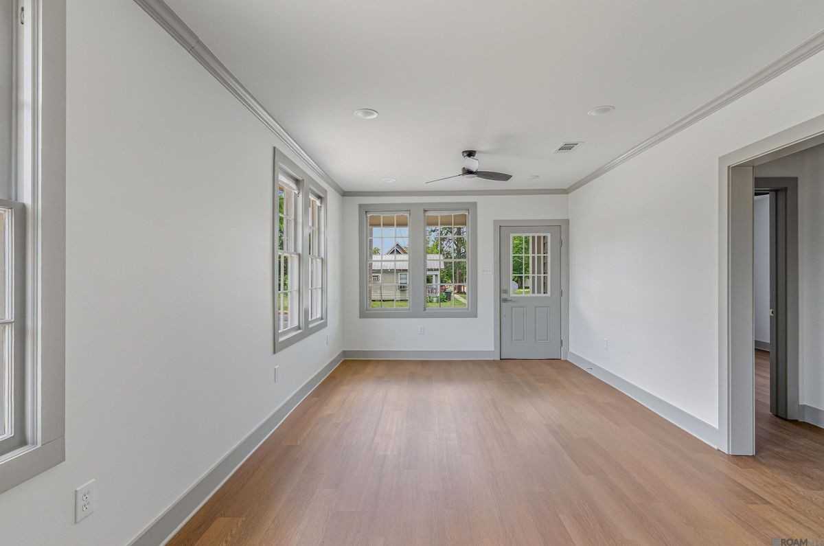 988 Terrace Ave - Photo 2 of 14