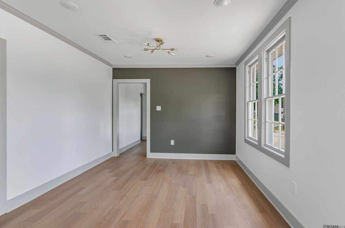 988 Terrace Ave - Photo 3 of 14