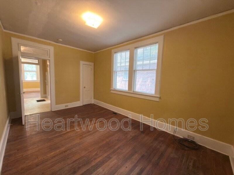 1408 Victoria St - Photo 3 of 31