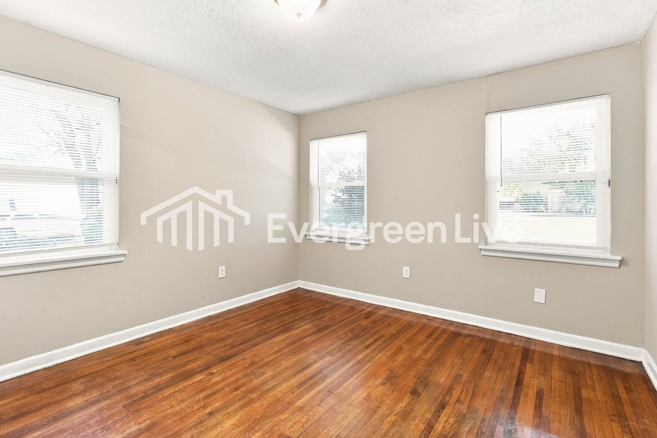 1700 S Jackson St - Photo 4 of 15