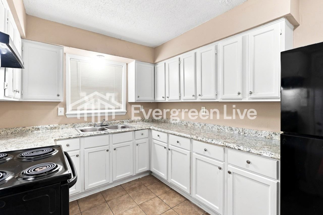 1700 S Jackson St - Photo 6 of 15