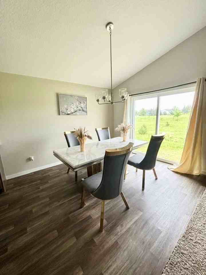 4634 9th St Ne - Photo 4 of 21
