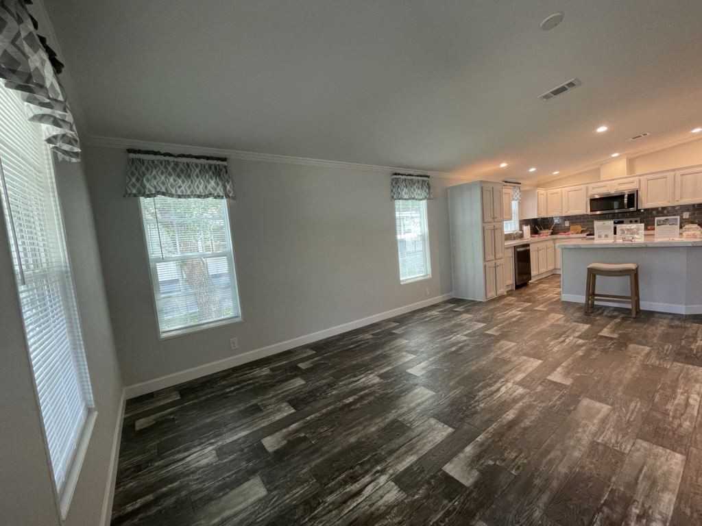 90 Barry Ct - Photo 5 of 26