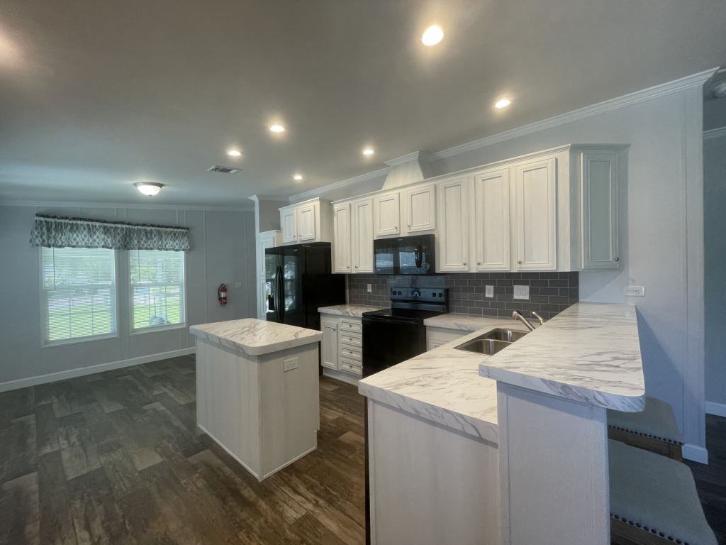 93 Lisa Dr - Photo 2 of 26