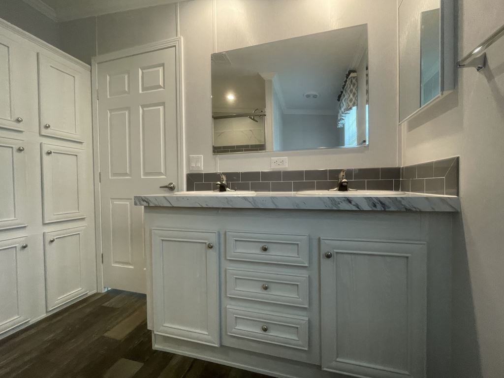 93 Lisa Dr - Photo 4 of 26
