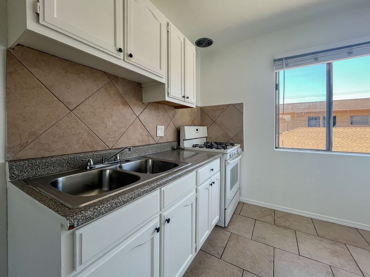 4240 El Segundo Blvd - Photo 3 of 9