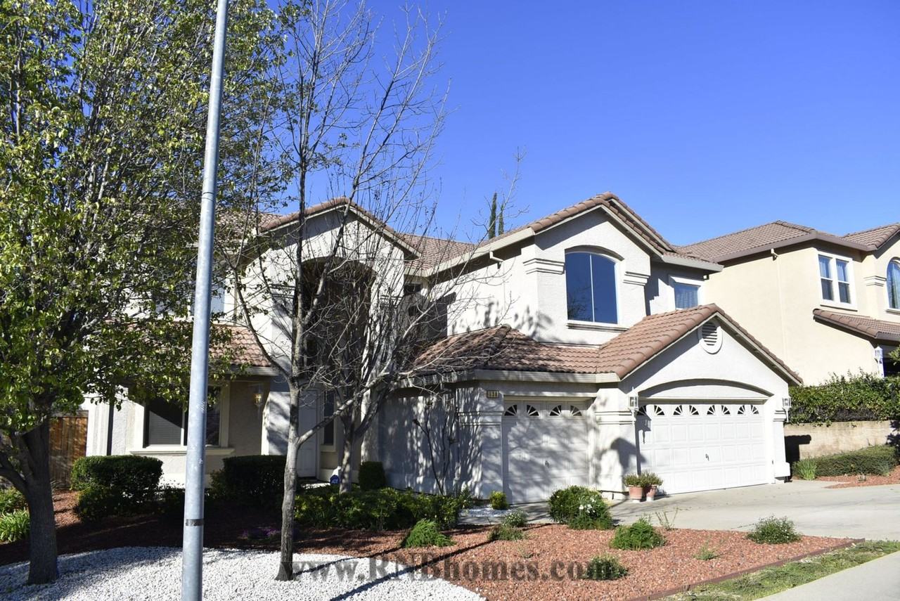 630 Rogers Cir - Photo 2 of 41