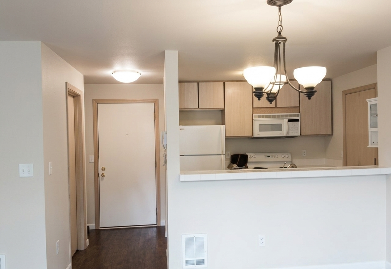 9520 1st Ave Ne - Photo 5 of 12