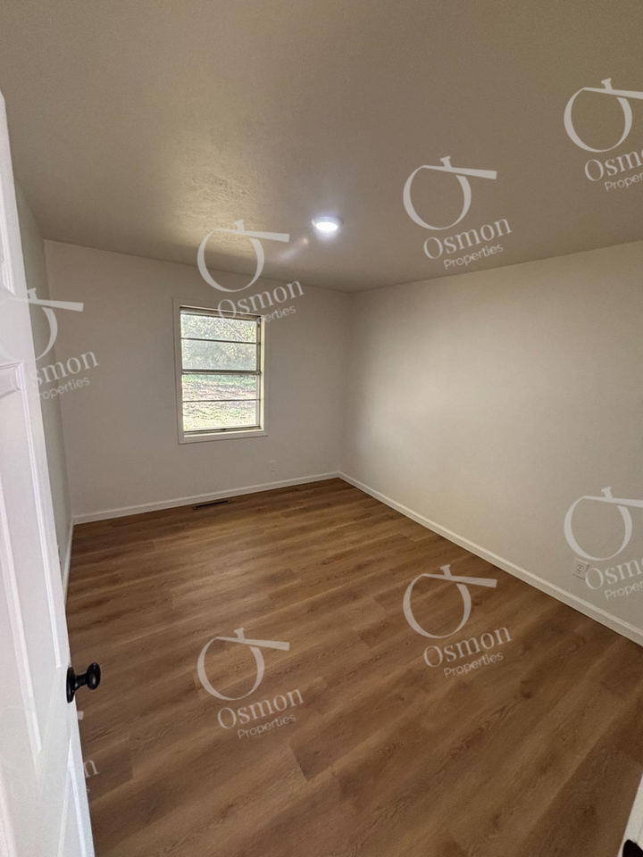 909 E 1st St - Photo 2 of 10