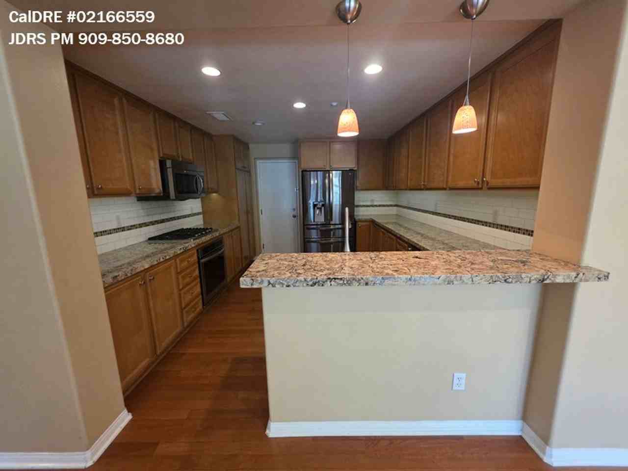 121 Roadrunner - Photo 3 of 21
