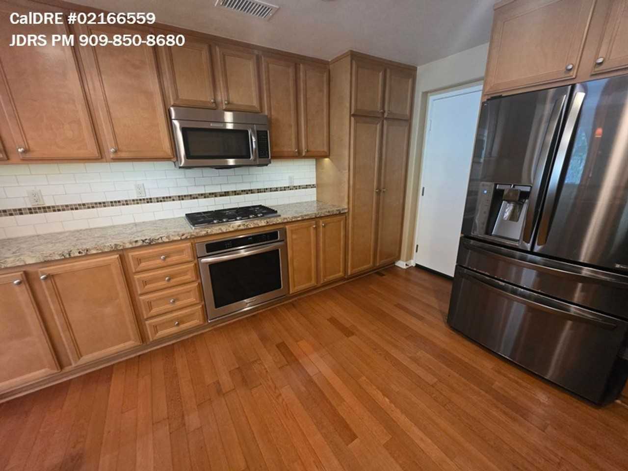 121 Roadrunner - Photo 4 of 21