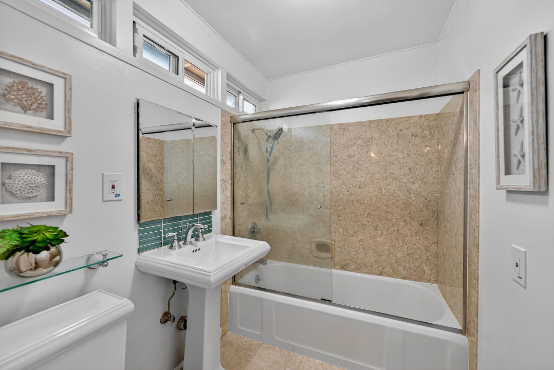 825 Holly Rd #NA - Photo 5 of 5