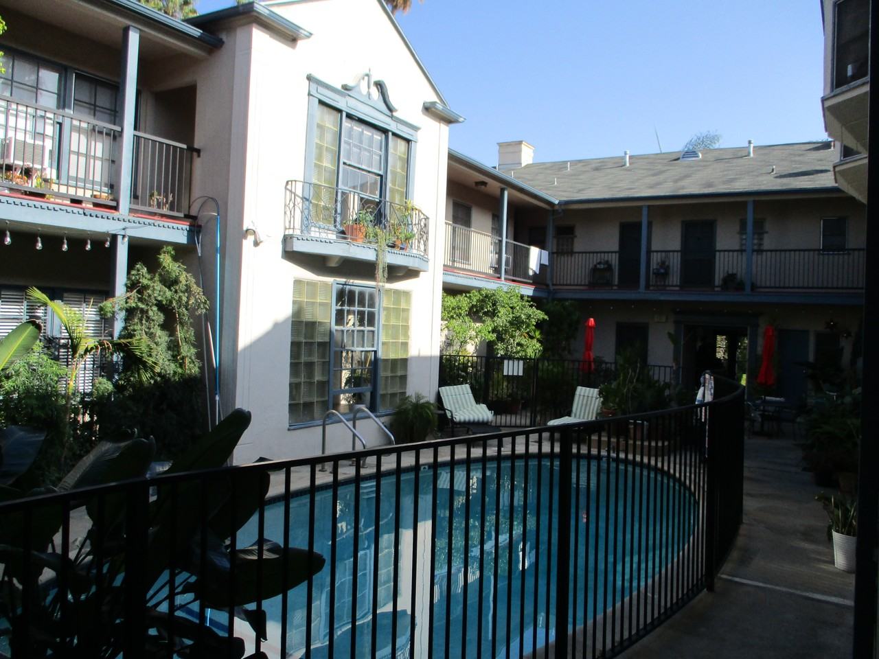 1305 N Laurel Ave #209 - Photo 2 of 8