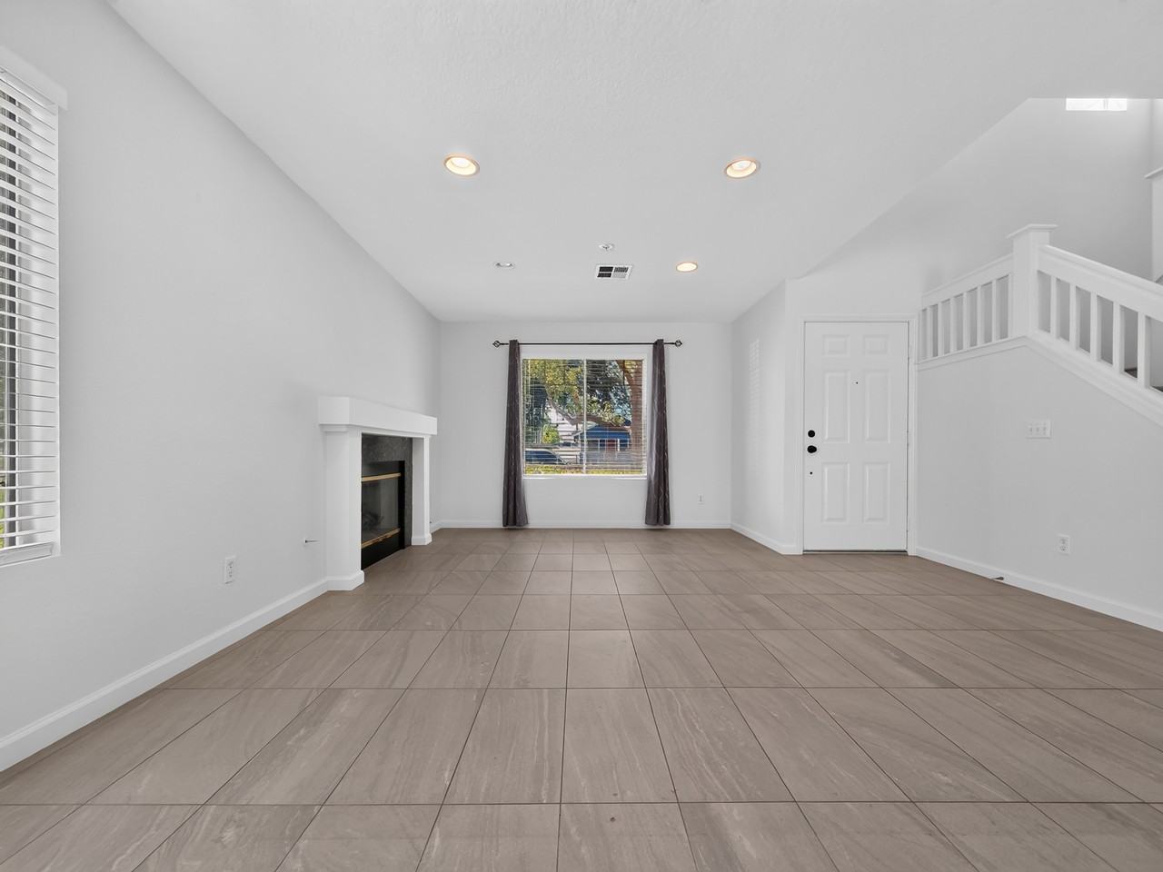 1065 E Broadway #1065 - Photo 2 of 26