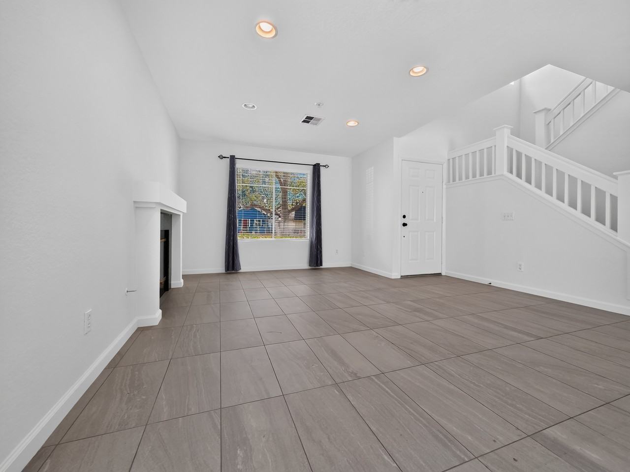 1065 E Broadway #1065 - Photo 3 of 26