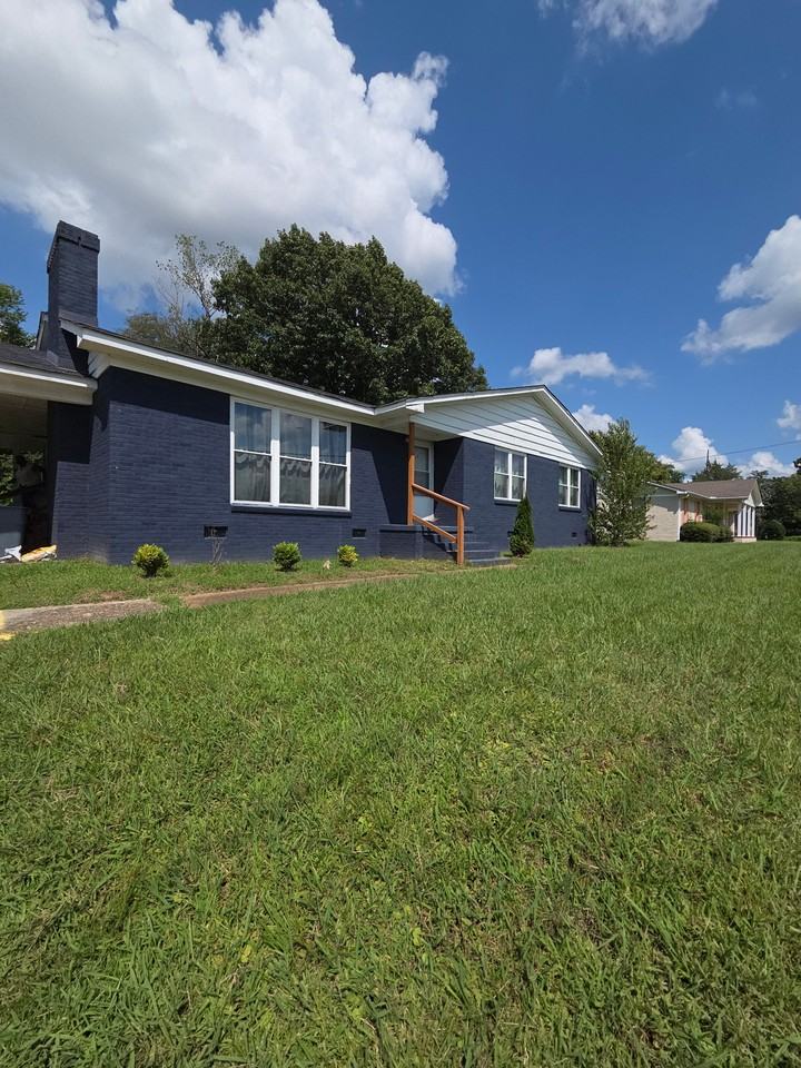 1387 E Jefferson St #NA - Photo 2 of 33