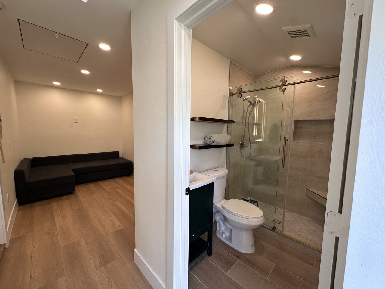 844 E Walnut Ave #B - Photo 4 of 12