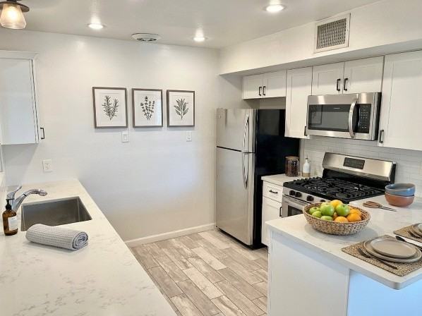 3008 N 39th St #1 - Photo 3 of 25