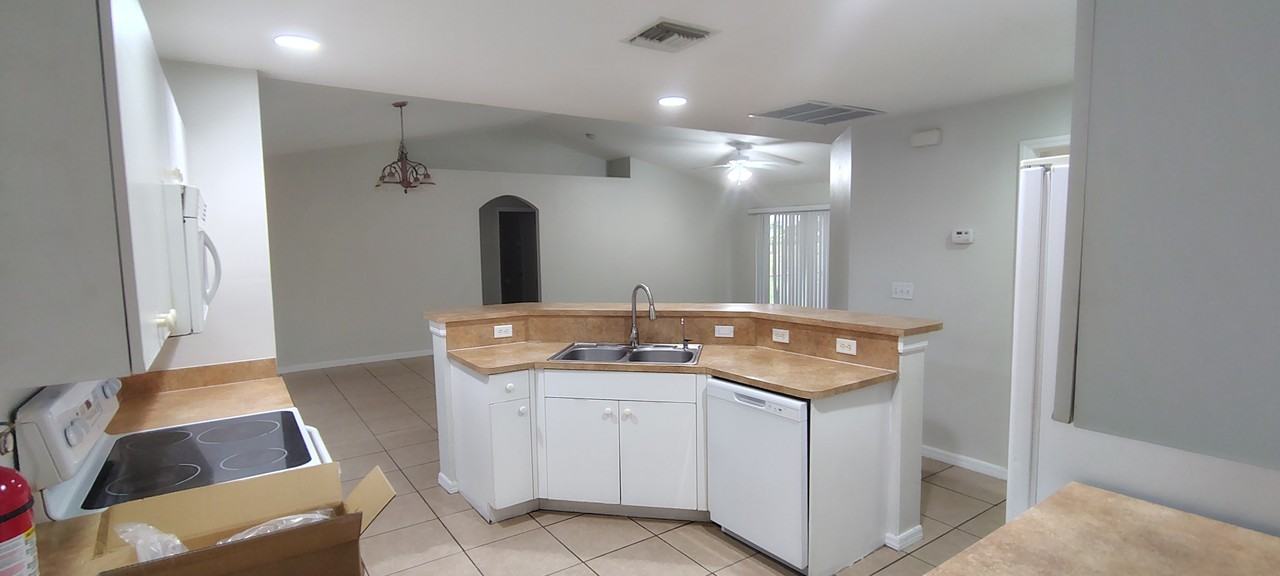 1624 Kismet Pkwy E #NA - Photo 2 of 14