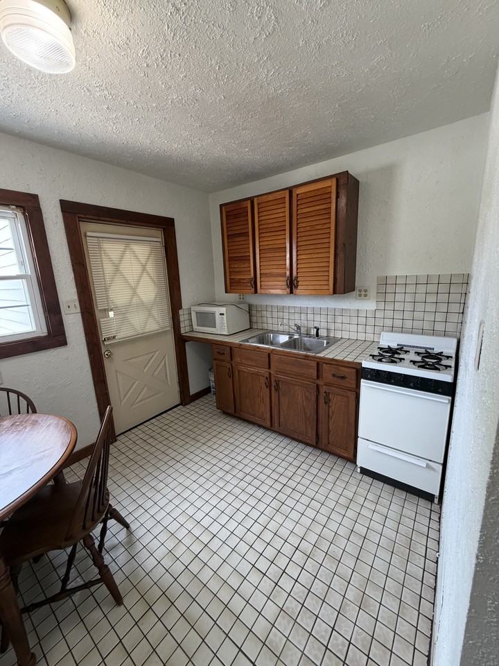 7547 22nd Ave - Photo 6 of 11