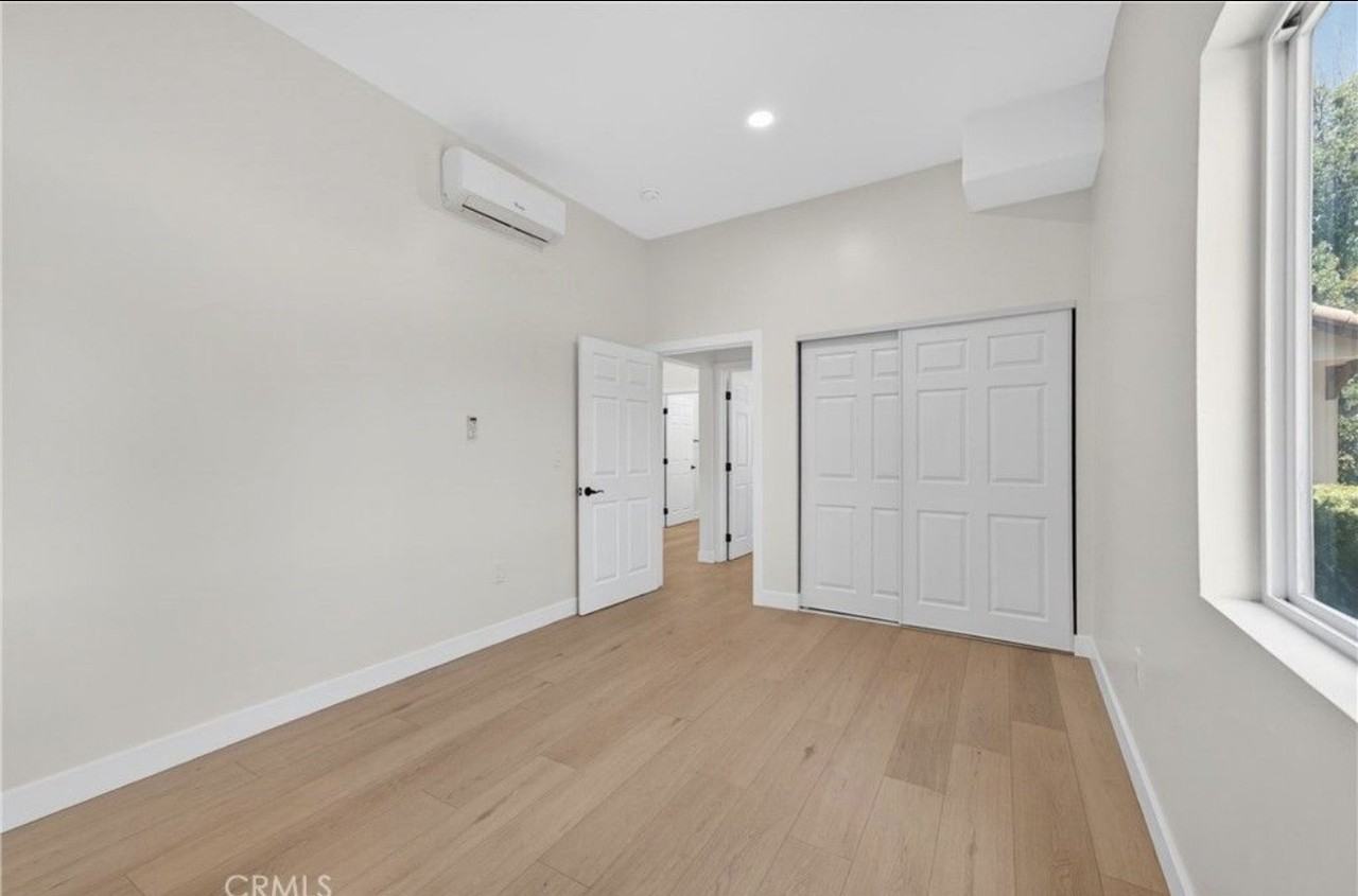 762 N Huntington St #NA - Photo 3 of 12