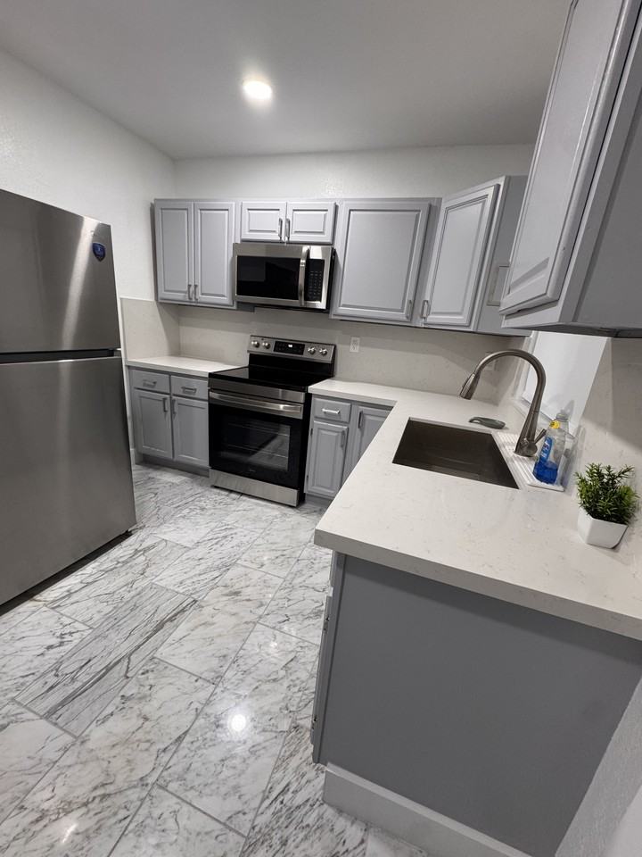 2416 Nw 88th St #NA - Photo 6 of 19