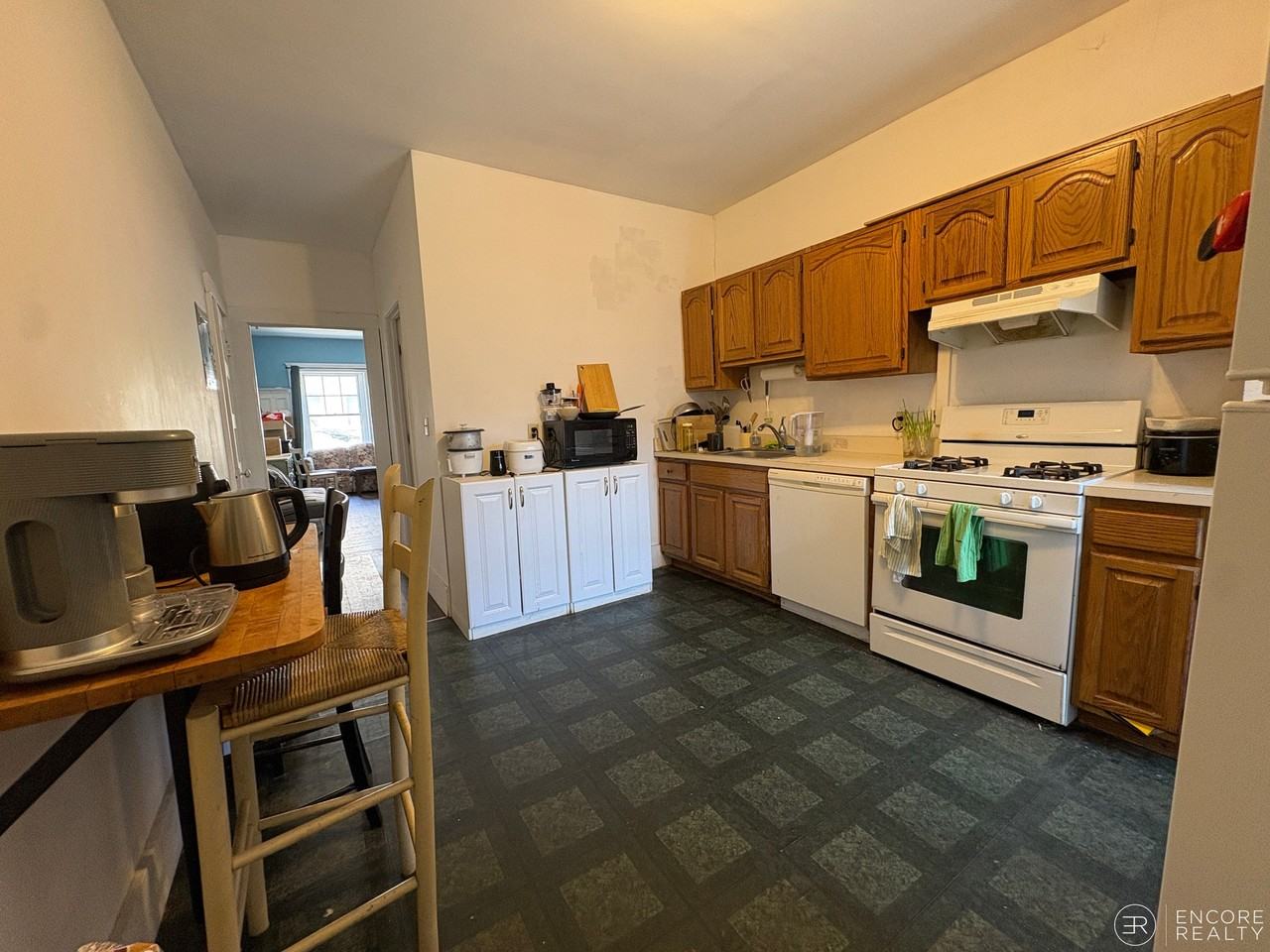 39 Strathmore Rd #2 - Photo 2 of 12