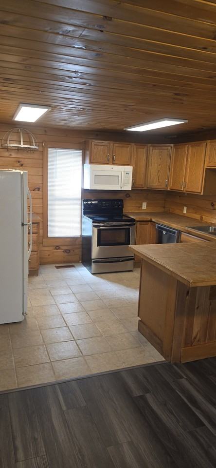 48 Park St - Photo 5 of 12