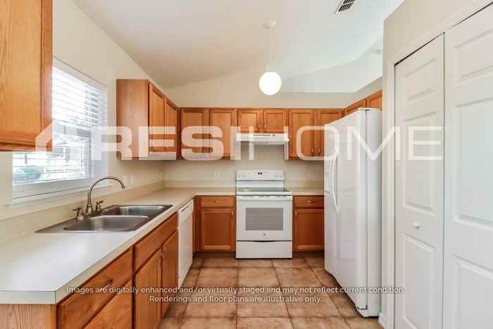 4392 Landover Blvd - Photo 2 of 23