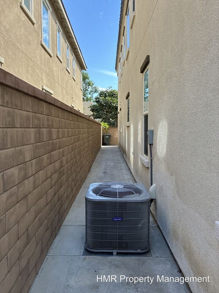 3129 E Mayacama Way - Photo 5 of 41