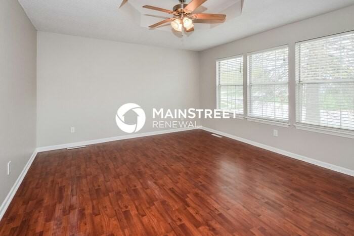 1811 Ne Mckee Ln - Photo 4 of 17