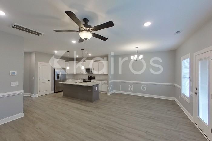 3705 Oak Leaf Way #E - Photo 2 of 25