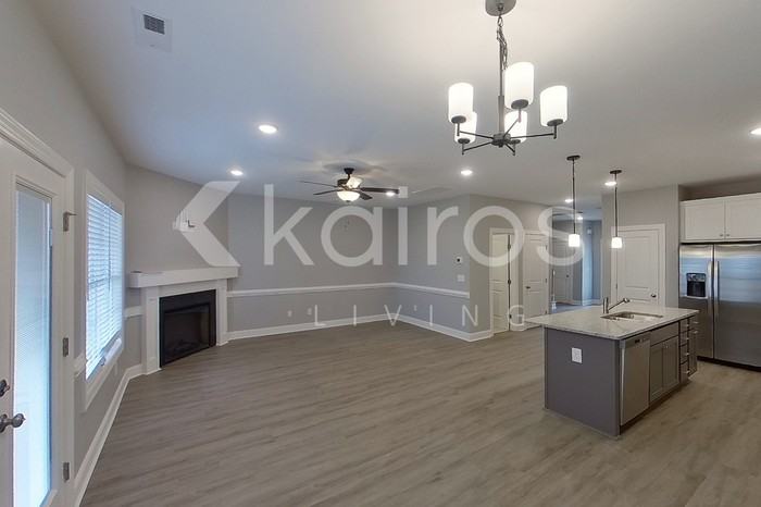 3705 Oak Leaf Way #E - Photo 4 of 25