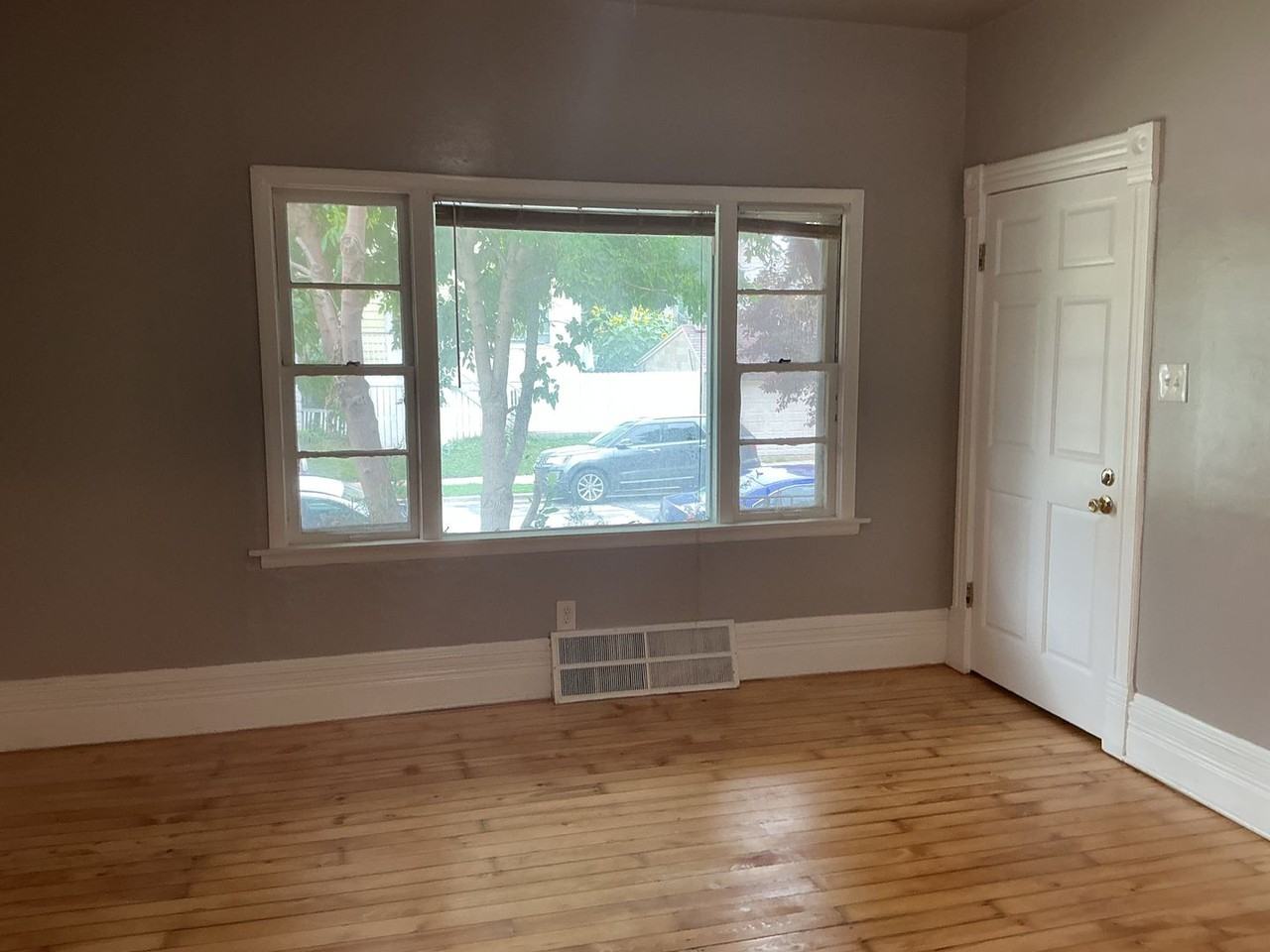 516 E Potter Ave - Photo 7 of 17