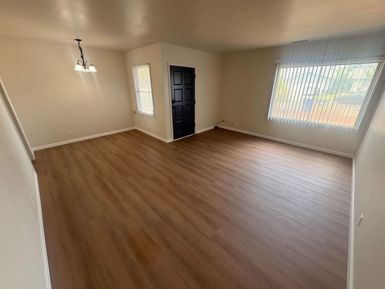 1433 E Sequoia Ave - Photo 3 of 19
