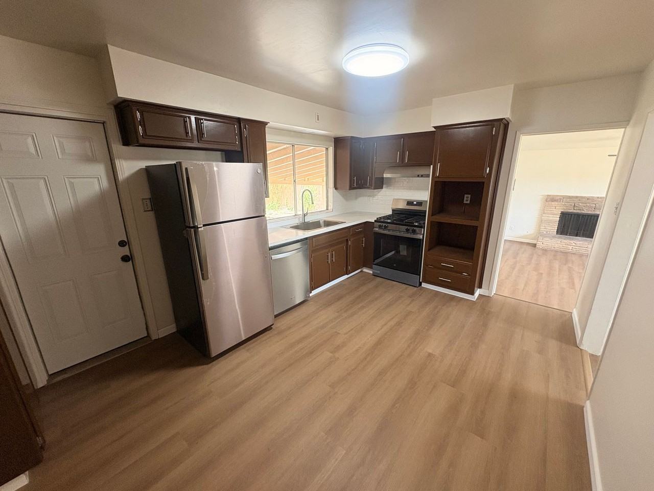 1433 E Sequoia Ave - Photo 5 of 19
