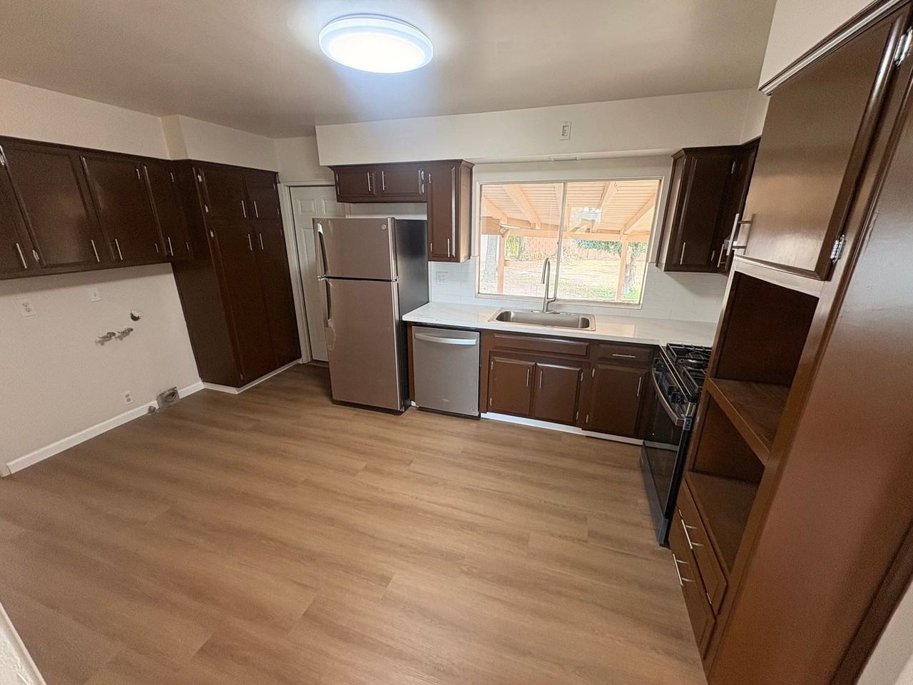 1433 E Sequoia Ave - Photo 7 of 19
